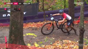 Amos y Blochlinger ganan a lo grande una Copa del Mundo XCO sub23 de Mont Sainte Anne pasada por agua