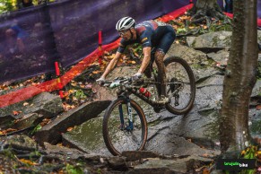 Amos y Blochlinger ganan a lo grande una Copa del Mundo XCO sub23 de Mont Sainte Anne pasada por agua