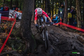Pidcock gana una alocada Copa del Mundo XCO de Mont Sainte Anne, Fluckiger sueña hasta el final y Schurter se lleva la general