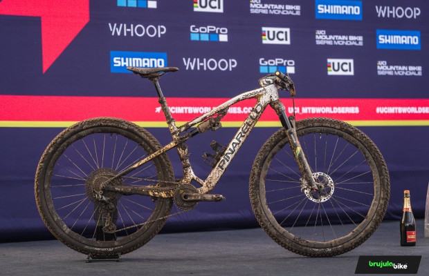 Al detalle la Pinarello Dogma XC con la que Tom Pidcock ganó en Mont Sainte Anne