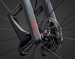 Nueva Lauf Úthald: de fabricar horquillas de ballesta a su primera bici de carretera