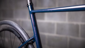 Nueva Lauf Úthald: de fabricar horquillas de ballesta a su primera bici de carretera