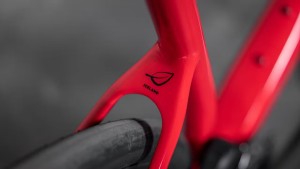 Nueva Lauf Úthald: de fabricar horquillas de ballesta a su primera bici de carretera