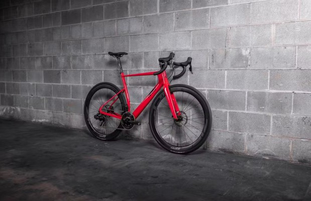 Nueva Lauf Úthald: de fabricar horquillas de ballesta a su primera bici de carretera