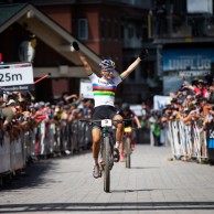 Ferrand-Prevot gana la Copa del Mundo de Snowshoe, Courtney consigue la victoria general