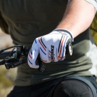 Mountain bike gloves, better with or without them?