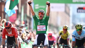 Van der Poel gana el Tour de Gran Bretaña con otro potente sprint