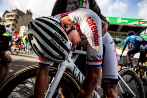 Van der Poel terminó casi último y protagonizó la pájara del año