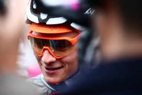 Van der Poel terminó casi último y protagonizó la pájara del año