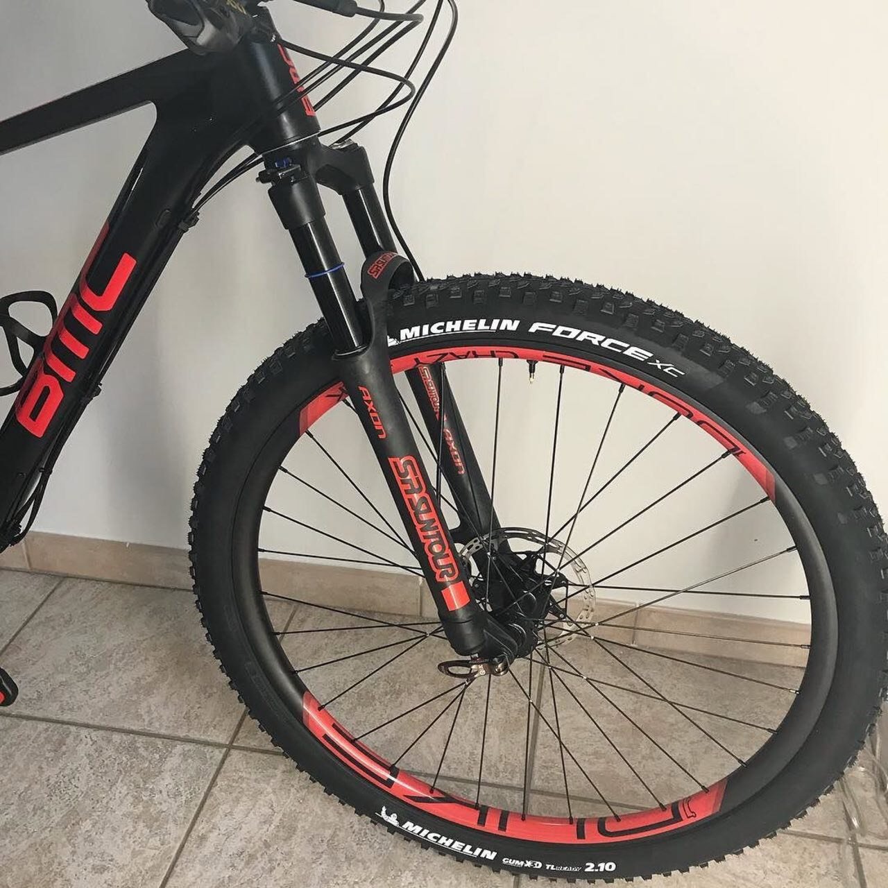 La BMC Fourstroke de Julien Absalon en vídeo, al detalle