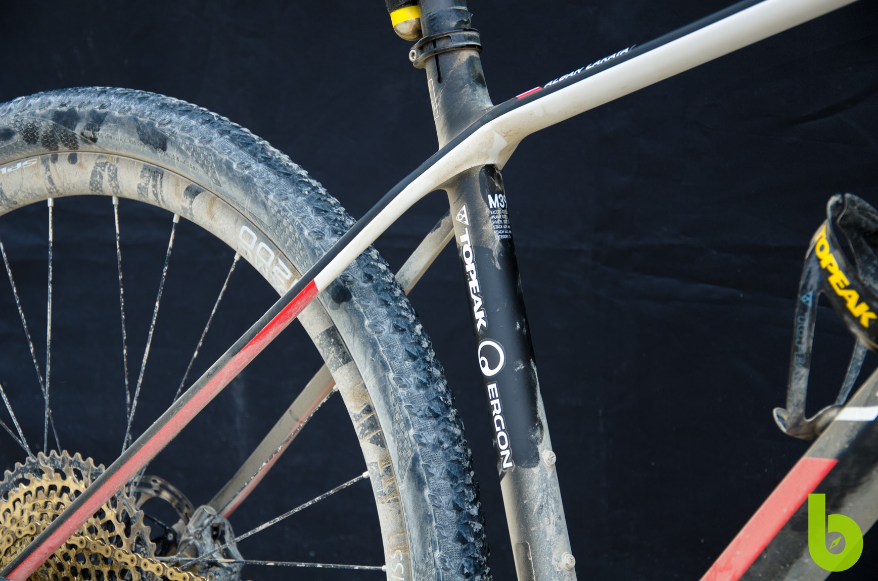 Analizamos la Canyon Exceed CF SLX con la que Alban Lakata se ha proclamado Campeón del Mundo XCM 2017