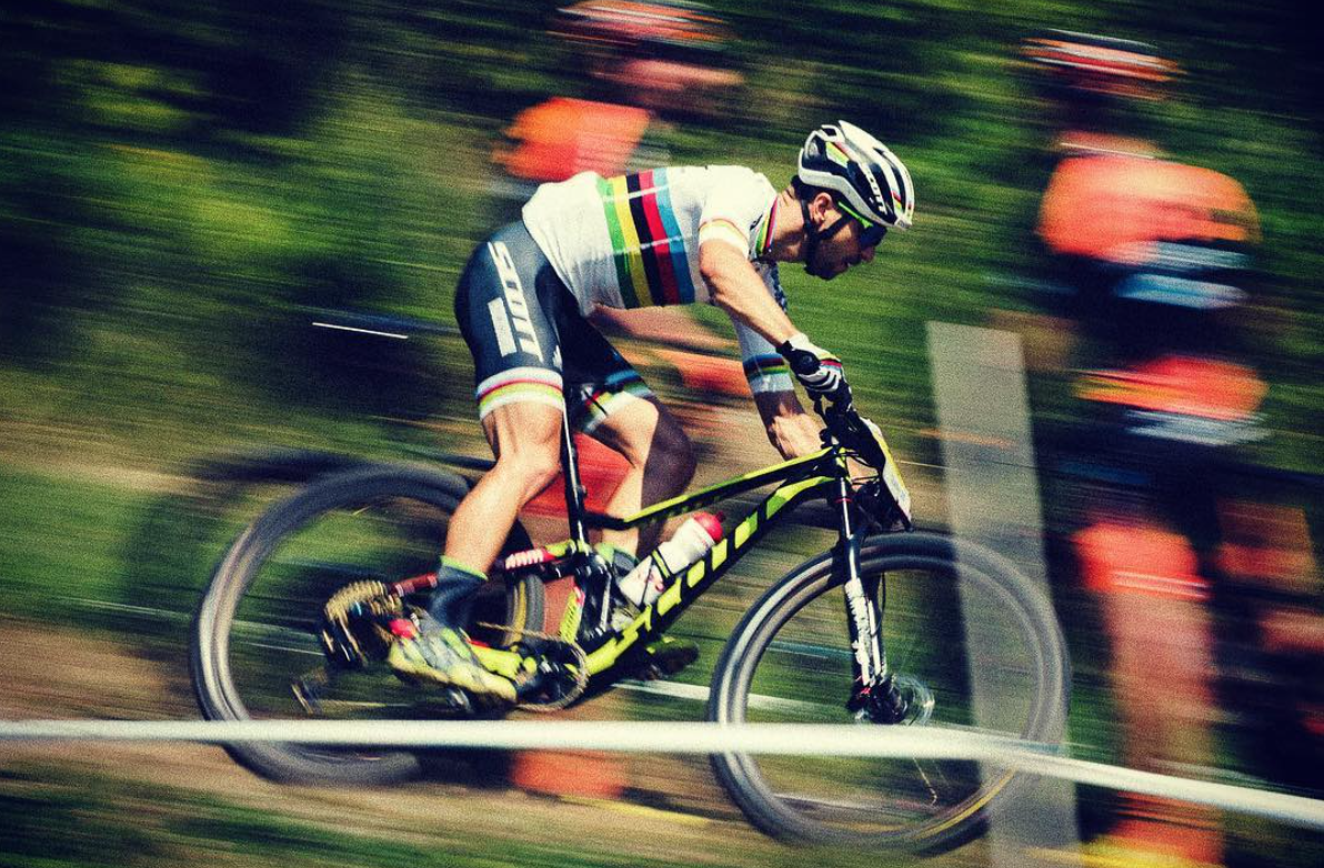 Nino Schurter gana la Copa del Mundo de Mont-Sainte Anne en Canadá, y ya van 5 seguidas