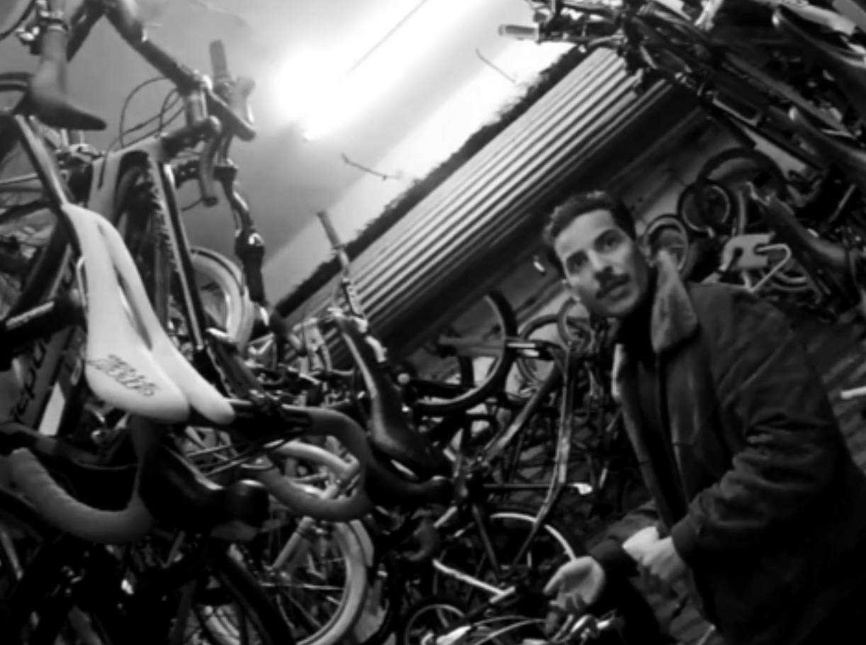 Le roban la bici en París y la recuperan en Casablanca gracias a un GPS escondido