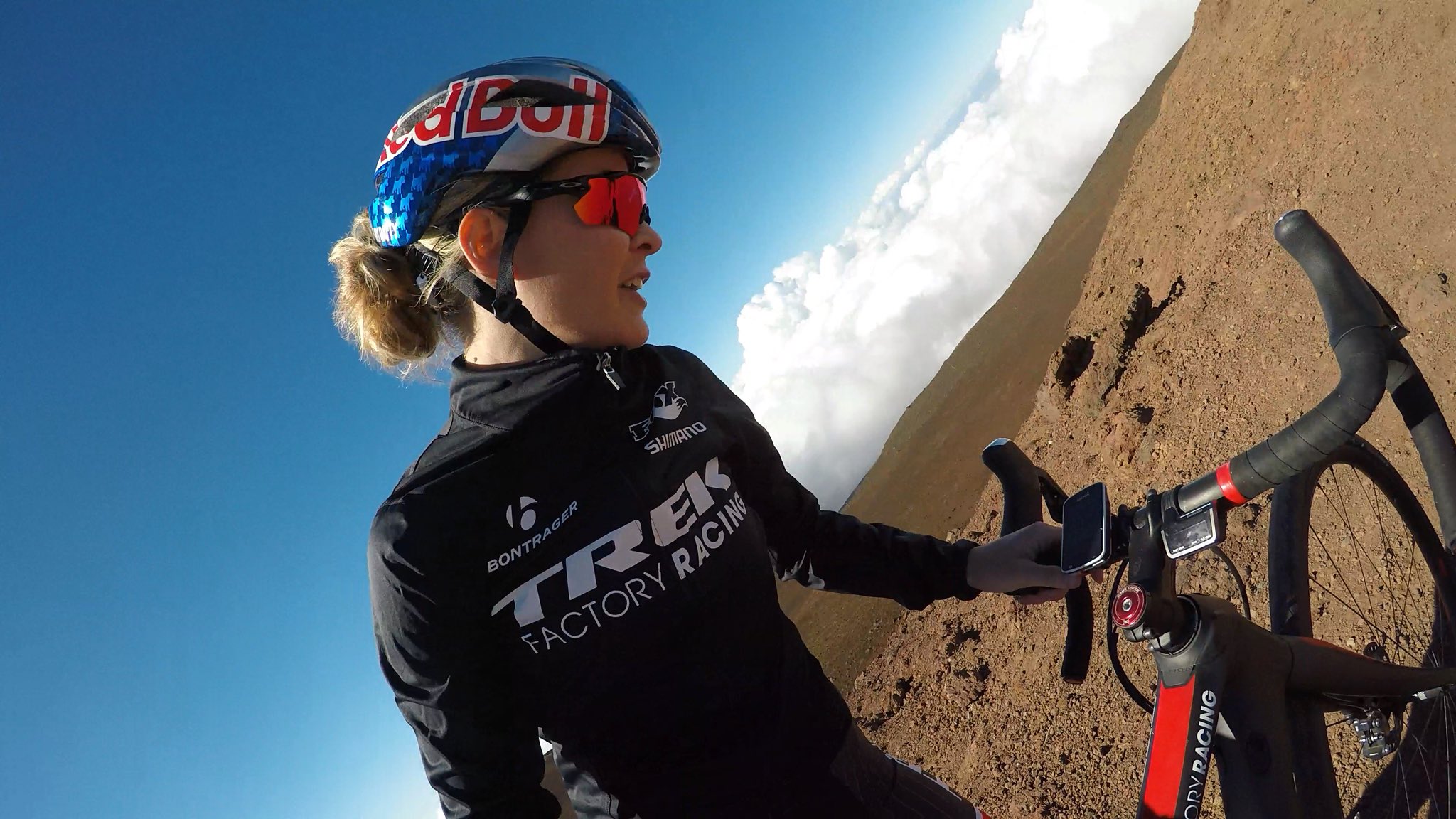 Emily Batty entrenaba en Hawai cuando recibió esta alerta por un inminente ataque con misiles