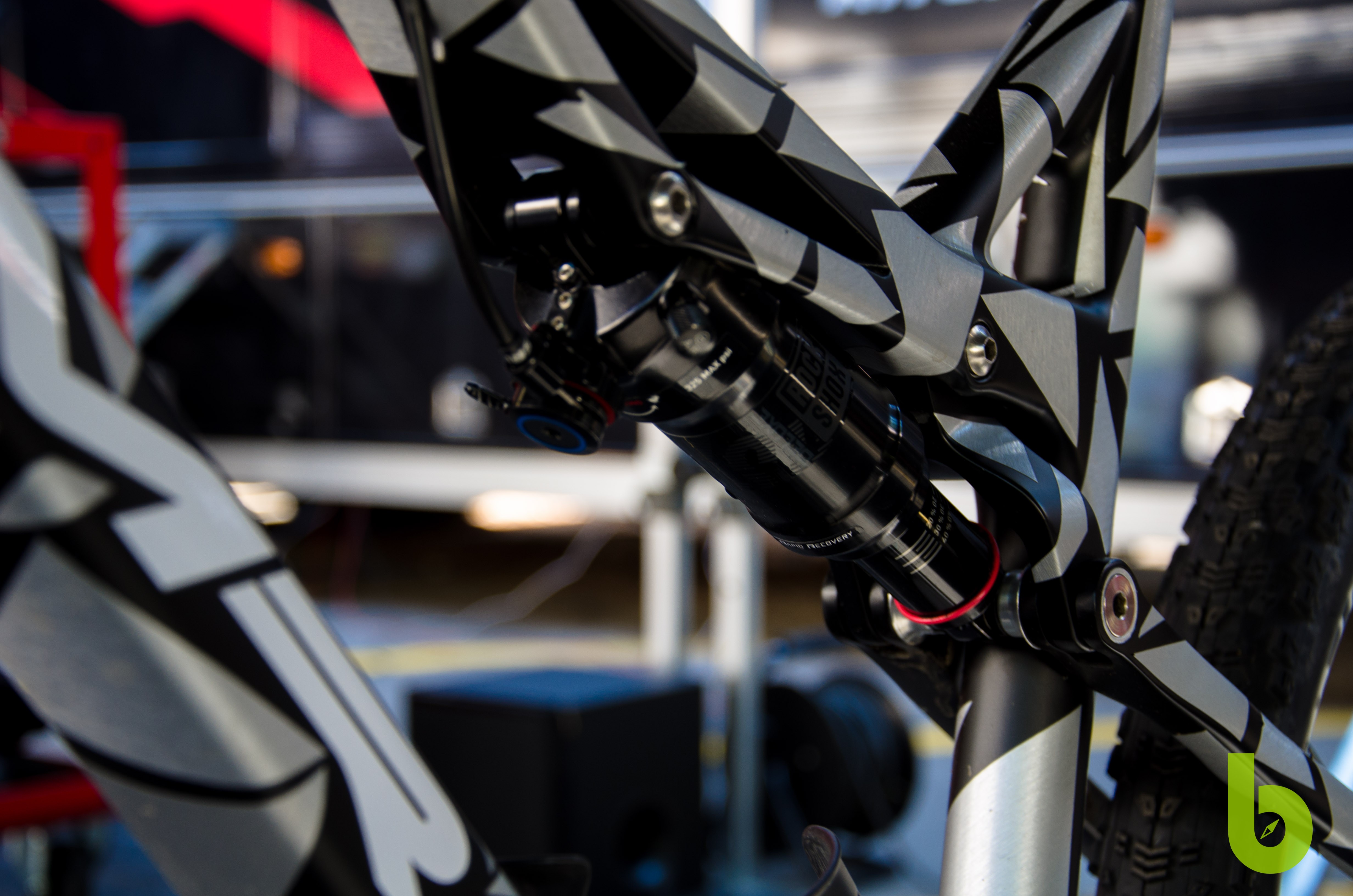 La MMR prototipo con doble suspensión de David Valero, al detalle: peso y características