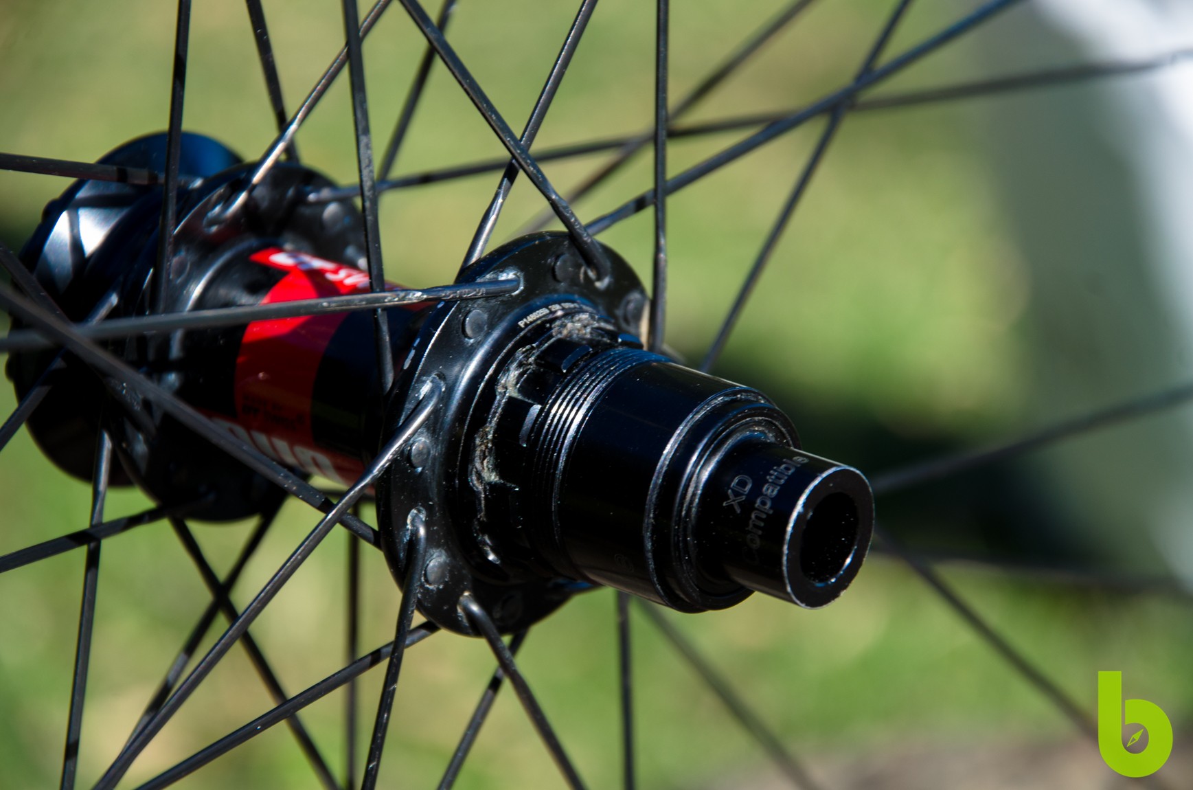 Probamos las ruedas Trackstar XC de carbono, más anchas, más ligeras, más rígidas, más rápidas