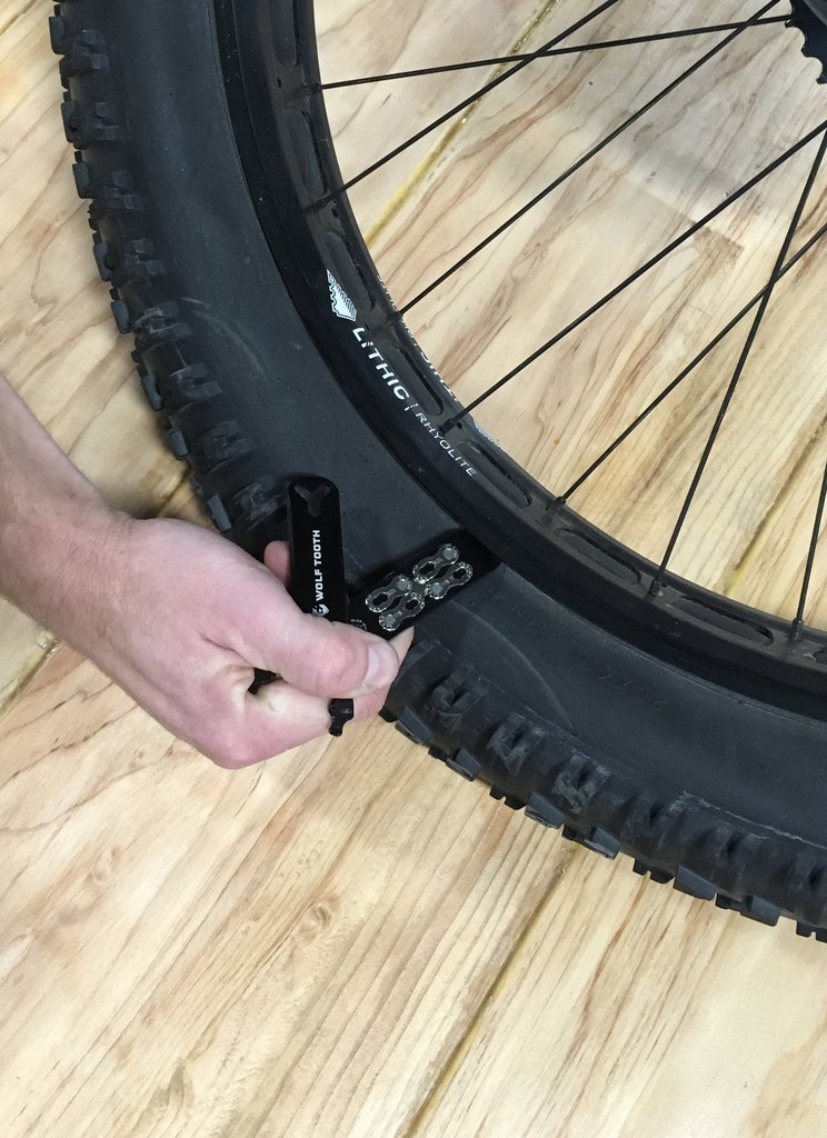 Los alicates Wolf Tooth Master Link Combo ofrecen funciones que no tienen ninguna multiherramienta