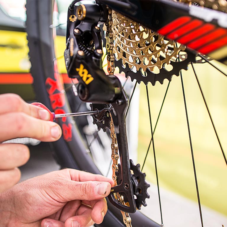 El mecánico de Nino Schurter te explica cómo preparar una MTB para competición