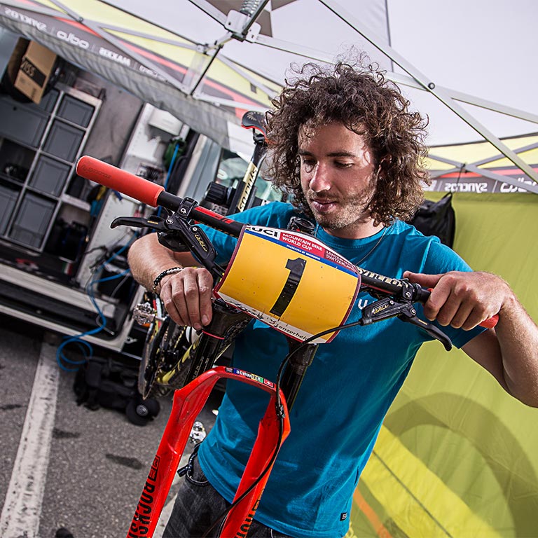 El mecánico de Nino Schurter te explica cómo preparar una MTB para competición