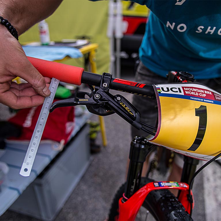 El mecánico de Nino Schurter te explica cómo preparar una MTB para competición