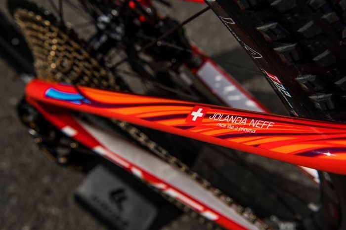 Estas son las Kross Level B + del Kross Racing Team, 8,8 kg cargados de detalles