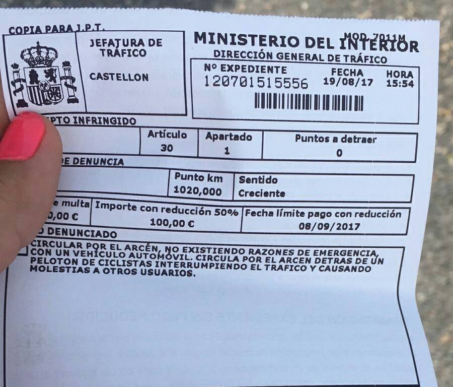 Multado de manera inexplicable un coche de apoyo a ciclistas de la campaña #JuntosEnElAsfalto 