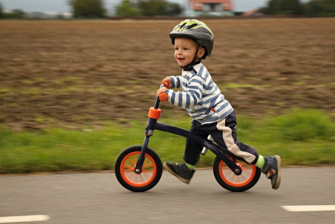 Dormido alias Seleccione Cómo enseñar a montar en bici a un niño desde una bicicleta sin pedales