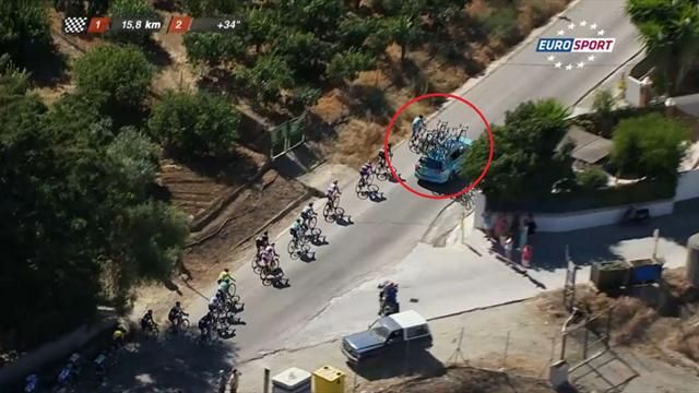 Polémica: ciclistas remolcados en La Vuelta para evitar el fuera de control