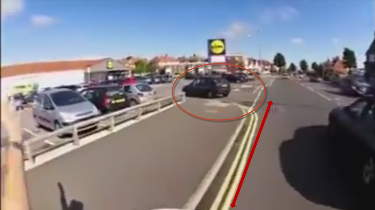 ciclista enfado con conductora por imprudente