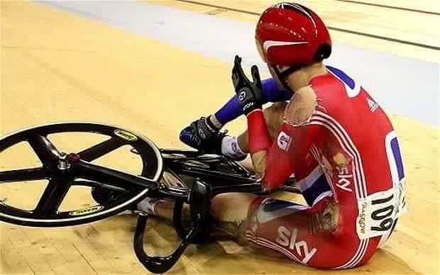 Caida ciclista velodromo