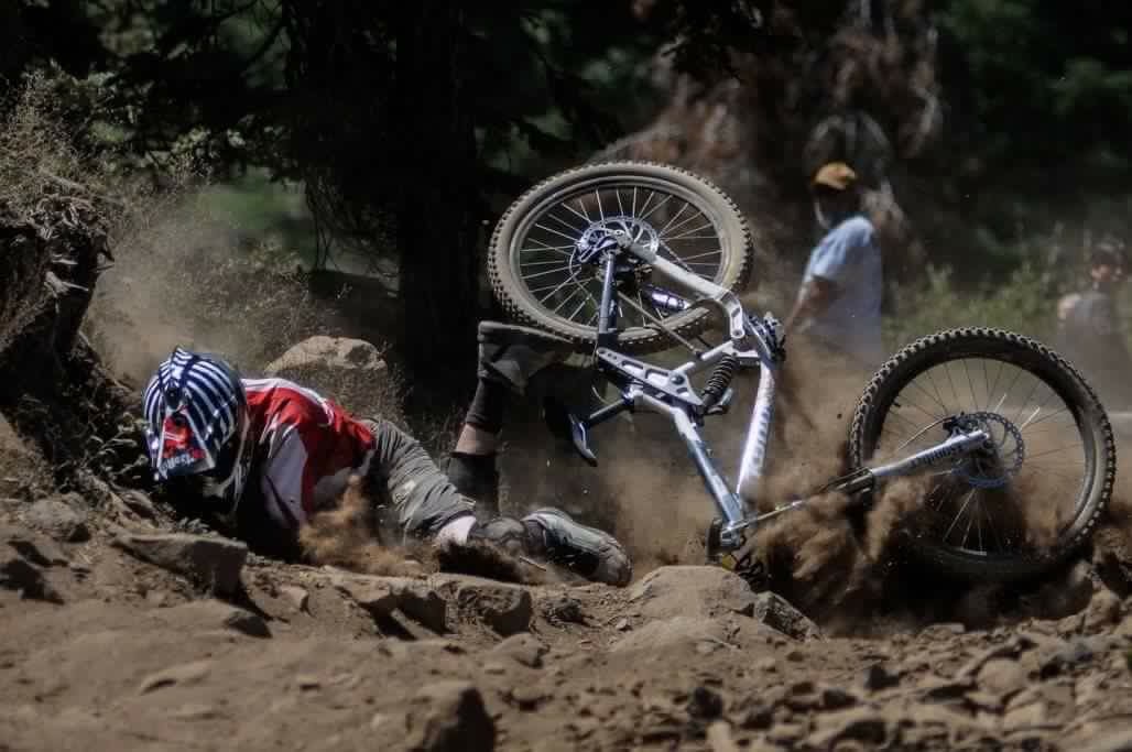 Caida descenso MTB