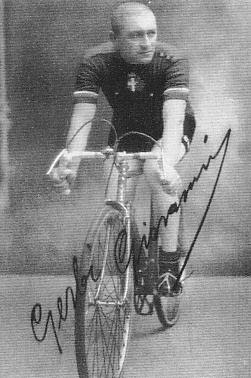 Giovanni Gerbi depilarse las piernas