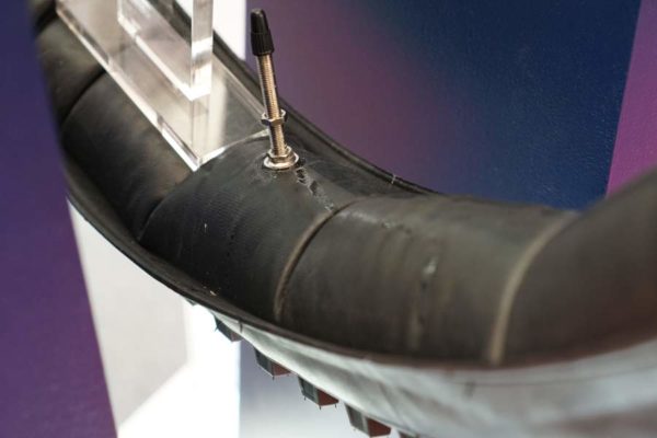 Innova-ITT-integrated-tubeless-clincher-tubular-mtb-tire02-600x400