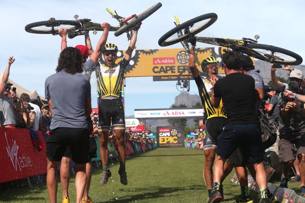 Nino Schurter y Matthias Stirnemann, ganadores de la ABSA Cape Epic 2017