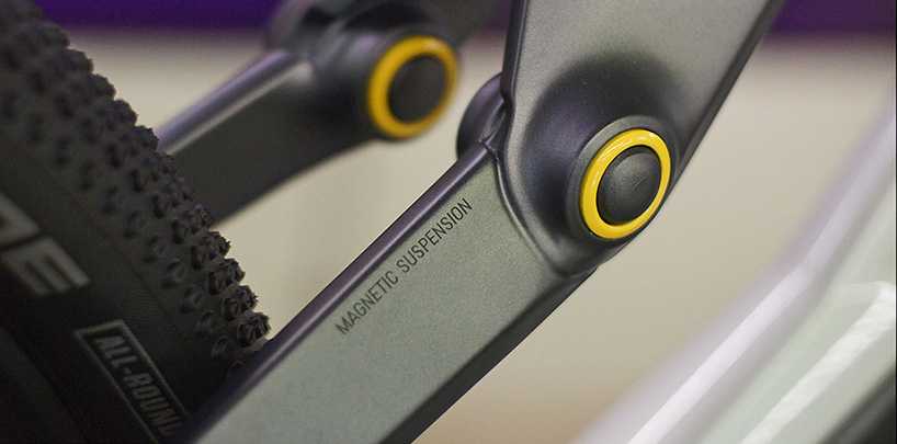 Canyon presenta una Ebike con suspensión electromagnética y tracción a las 2 ruedas