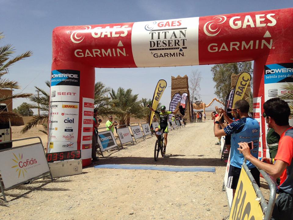 Épica victoria de Roberto Bou en la etapa 3 de la Titan Desert 2017